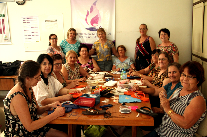 Mulheres participam de curso em parceria da Artemaio e SENAR